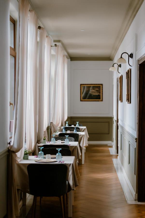 La Fontaine Hotel Hunedoara Buitenkant foto