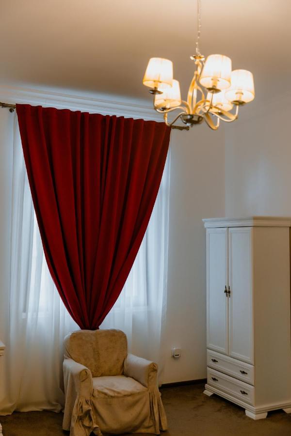 La Fontaine Hotel Hunedoara Buitenkant foto
